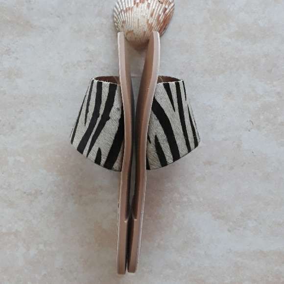 2x*Host Pick*Coconuts by Matisse sandals - Picture 8 of 8